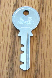 Vintage Diamond Key No Key # - Picture 1 of 4