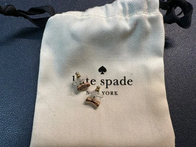 Pendientes Kate Spade, Ready Set Bow, Pave - Oro Rosa con Bolsa para el Polvo Usados en Excelente Condición Foto 1 de 4