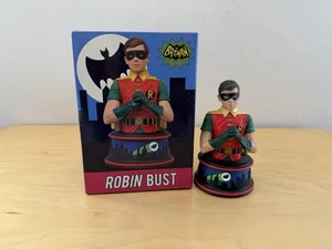 Diamond Select Toys – Classic TV Series Robin Bust – #145/3000 – DC Comics - Picture 1 of 7