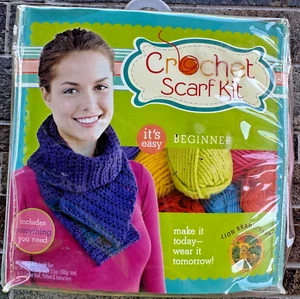 LION BRAND® HÄKELSCHAL SET - ALLES DABEI FÜR 1 STAUBROSA SCHAL (00) - Bild 1 von 5