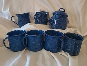 Emaille blau/weiß gesprenkelte Metall Kaffeetassen, Zucker mit Deckel und 2 Sahnekännchen - Bild 1 von 13