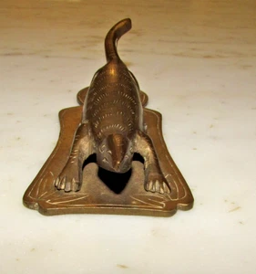 Antike chinesische Bronze Eidechse mechanische Schreibtisch Schnörkel Büroklammer Briefbeschwerer - Bild 1 von 8