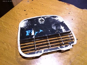 1983 YAMAHA YZ250 FRONT NUMBER BOARD RADIATOR GUARD SHROUD - Picture 1 of 6