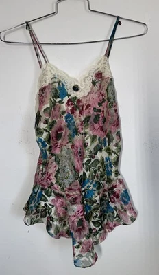 Sexy Mini Vestido sin Mangas de Encaje Floral Etiqueta Dorada Victoria's Secret Talla S de Colección Foto 1 de 4