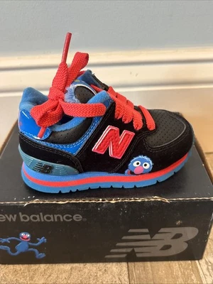 NEW BALANCE 574 GROVER TALLA 5 ZAPATILLAS BEBÉ CALLE SÉSAMO NEGRO ROJO DS NIÑO PEQUEÑO OG Foto 1 de 4