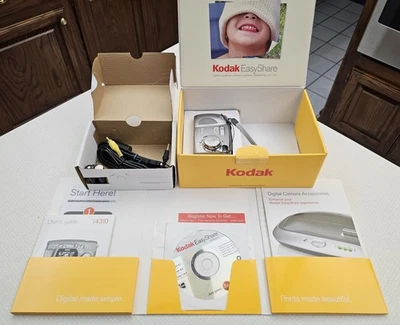 Vintage Kodak EasyShare Digital Camera CX4310 With Cd, Manuals, Transfer Dock - Image 1 of 3