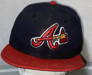 New Era 59FIFTY Atlanta Braves Auténtico Sobre el Campo Gorra Sombrero 7 1/4 Usado - Imagen 1 de 9