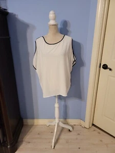 Blusa grande Vince Camuto para mujer crema y negra hombro frío - Imagen 1 de 7