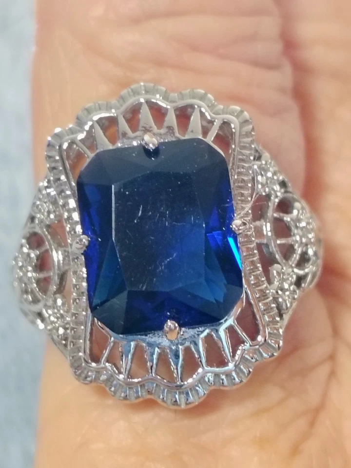 Anillo de cóctel estilo vintage de filigrana de cristal azul zafiro talla 8,25 Foto 1 de 4