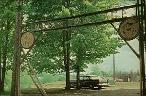 Canada Midland,ON Huron Indian Village Entrance Ontario Postcard - Picture 1 of 2