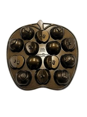 Mini pasteles Williams Sonoma Nordic Ware otoño manzana pastel en forma de sartén Foto 1 de 2