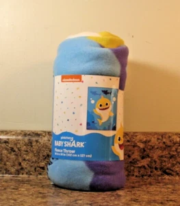 pinkfong Baby Shark Fleece Travel Throw Blanket 40 x 50 NEW - Picture 1 of 3