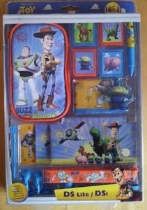 KIT ACCESSORI DISNEY Toy Story NINTENDO DSi LITE-custodia astuccio cuffie-no PSP - Imagen 1 de 3