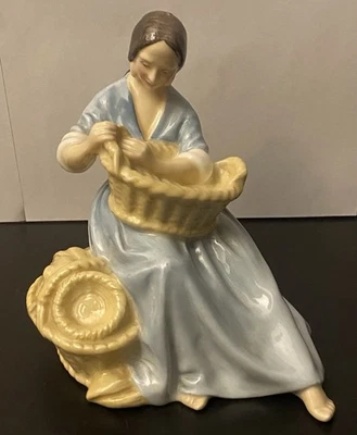 Vintage Royal Doulton Figurine THE BASKET WEAVER No Chips HN 2245 - Image 1 of 4