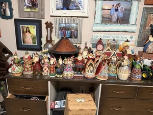Jim Shore SANTA'S 50 TO CHOOSE FROM - Picture 1 of 24