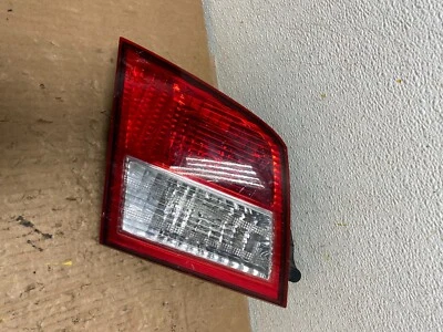 Внутренний левый задний фонарь со стороны водителя для Infiniti i35 2002-2004 годов выпуска от оригинального производителя D8225 DG1 - Изображение 1 из 4