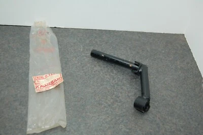 NUEVO DE LOTE ORIGINAL KAWASAKI 34003-001 LT REPOSAPIÉS BARRA - A1/SS - A7/SS NUEVO STOCK ANTIGUO OEM Foto 1 de 4