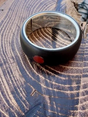 Anello In Legno Di Ebano , Argento E Corallo - Immagine 1 di 4