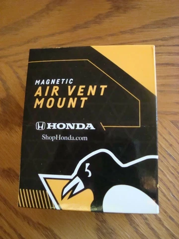 Pittsburgh Penguins Magnetic Air Vent Mount SGA 3/10/2019 Cover