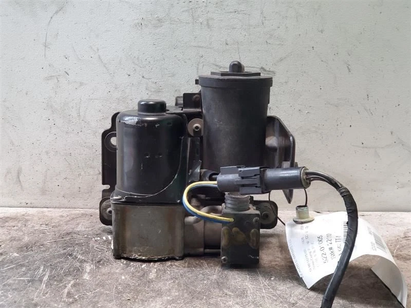 2008 Lincoln Navigator Suspension Pump 108,017 MILES OEM MPN: 7L14-3B484- AE - Image 1 of 4