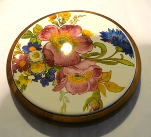 MACKENZIE-CHILDS WHITE FLOWER MARKET AND ACACIA WOOD TRIVET, NEW - Picture 1 of 2