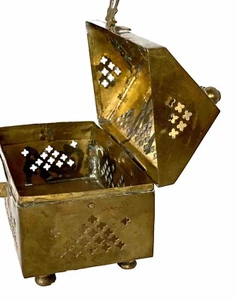 Caja de baratijas de cricket reticulada de latón macizo vintage, 6-1/4" de largo - Imagen 1 de 13