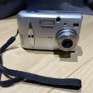 FUJIFILM Finepix  A303 Compact digital camera AA battery powered with SD card - Picture 1 of 8