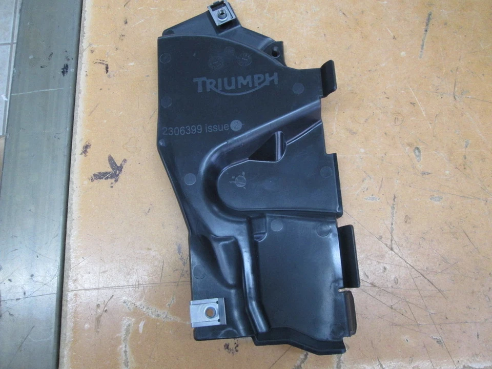 Triumph OEM Heat Shield 07-14 Street Triple 675 08-14 Speed Triple R T2306399 - Imagem 1 de 1
