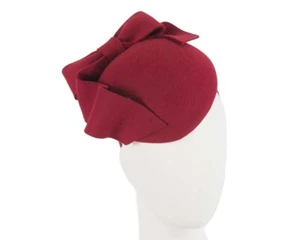 Large red felt winter racing fascinator hat by Cupids Millinery. RRP: $149.95 - Bild 1 von 7