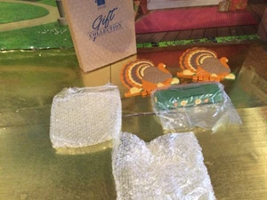 VINTAGE THANKSGIVING TURKEY NAPKIN HOLDER - AVON COLLECTION - Picture 1 of 13