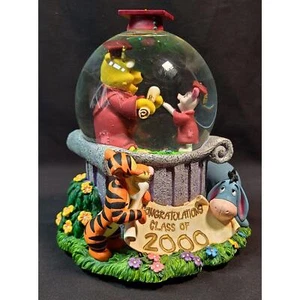 Disney Winnie The Pooh Class of 2000 Musical Snow Globe - Pomp & Circumstance - Picture 1 of 11