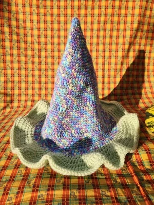 Hecho a mano ÚNICO SOMBRERO DE BRUJA de ganchillo pasteles - sin alambre - hilo acrílico - ala floja Foto 1 de 4