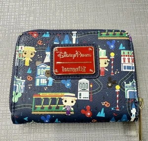 Portafoglio Disney Parks x Loungefly Disneyland Resort Attrazioni Chibi - Foto 1 di 6