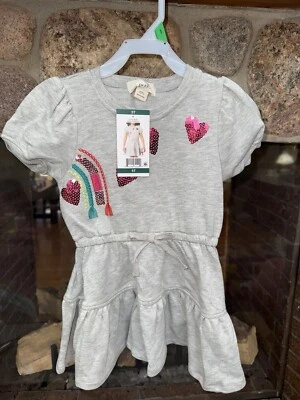 Nuevo con etiquetas Vestido Peek Niñas Pequeñas Manga Corta Lentejuelas Arco Iris y Corazones 5T Foto 1 de 4