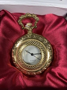 HALF HUNTER QUARTZ POCKET WATCH - ENGRAVED DECORATION - Picture 1 of 4