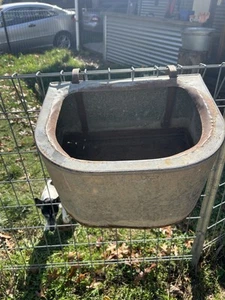 Vintage Small Galvanized Metal Horse Feeder Farmhouse Garden Planter Rustic - Picture 1 of 9