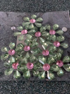 1 PKG (12PCS) ACRYLIC FLOWERS LIGHT GREEN FLOWER W/PINK CENTER ADHESIVE 3D - Picture 1 of 2