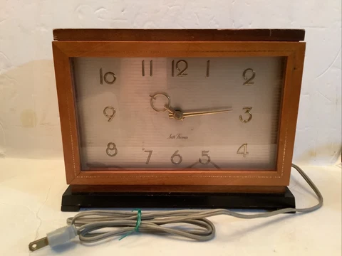 VINTAGE SETH THOMAS ART DECO MODEL NO. E515 CHIME ELECTRIC MANTLE CLOCK. WORKS Cover