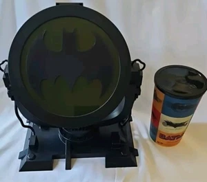 Batman 85th Anniversary Batsignal AMC Exclusive Popcorn Bucket And Batmobile Cup - Bild 1 von 8