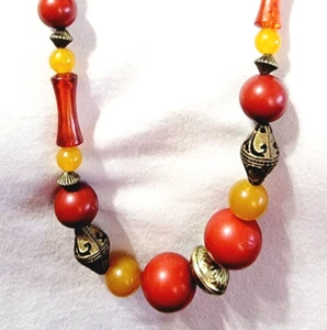 Vintage Perlen Halskette, 30", gelb rost schwarz, Lucite Emaille verziert rd01-25 - Bild 1 von 6