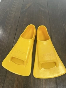Finis Unisex Sz E (F 8.5-9.5/ M 7.5-8.5) Zoomers Gold Diving Swim Training Fins - Picture 1 of 9