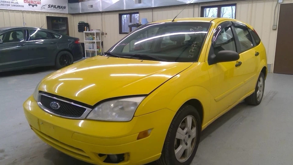 Used Front Left Seat Front fits: 2006 Ford Focus bucket adjustable headrest spor - Image 1 of 4