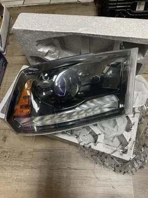 Faro halógeno LED RAM 2500 3500 OEM pasajero derecho 2014-18 (usado) Foto 1 de 4