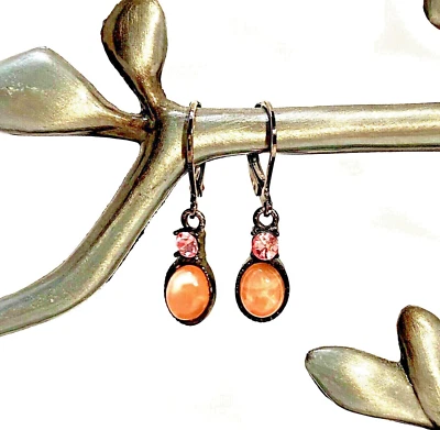 Delicados Pendientes Colgantes Ovalados Cuarzo Rosa Palanca Tono Bronce con Estrás Rosa Foto 1 de 2