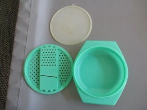 Tupperware grater/shredder with bowl and lid 787-3 and 786-4 green - Picture 1 of 11