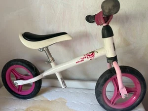 Laufrad in Rosa/Weiß zu verkaufen - Gebraucht  (Ideal für 3-4 Jähriges Kind) - Bild 1 von 3