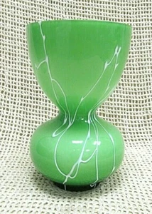 ART GLASS BX ~ Green & White Hourglass Shaped Vase 10" High - Picture 1 of 7