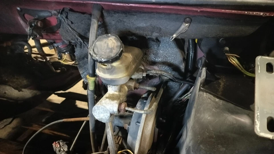 Cilindro maestro de freno usado se adapta a: Ford Aerostar 1987 grado A Foto 1 de 3