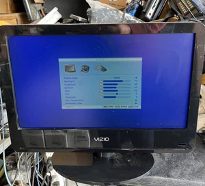 Vizio VA19L HDTV10T  19" 720p HD LCD TV Black SMALL GAMING WORKS - NO REMOTE - Picture 1 of 5