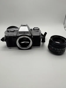 Minolta X-370 fotocamera reflex 35 mm con obiettivo 50 mm f/2 non testata P/R - Foto 1 di 7